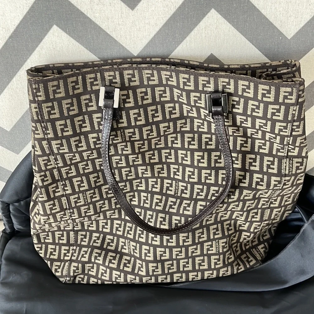 Fendi zucca monogram tote - Picture 2 of 9